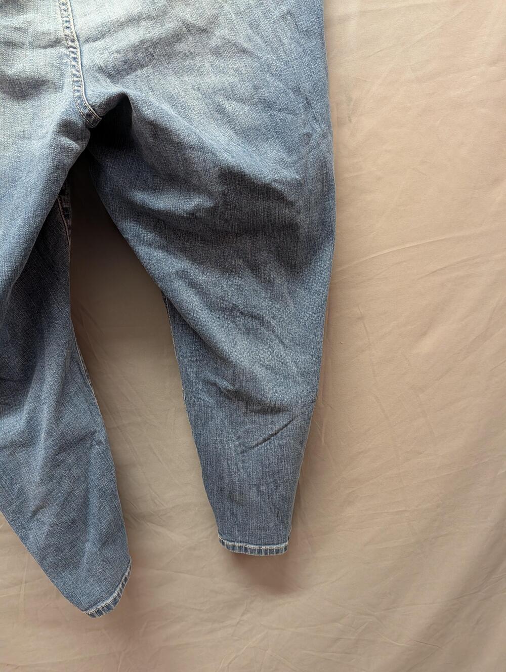 Torrid Jeans Womens 22R Plus Size Blue Distressed Ripped Light Wash Denim - Picture 15 of 16